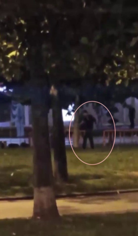 Şehrin göbeğinde eline bıçağı aldı, ortalığı birbirine kattı