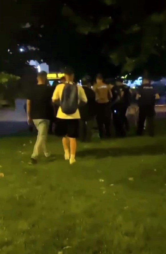 Şehrin göbeğinde eline bıçağı aldı, ortalığı birbirine kattı