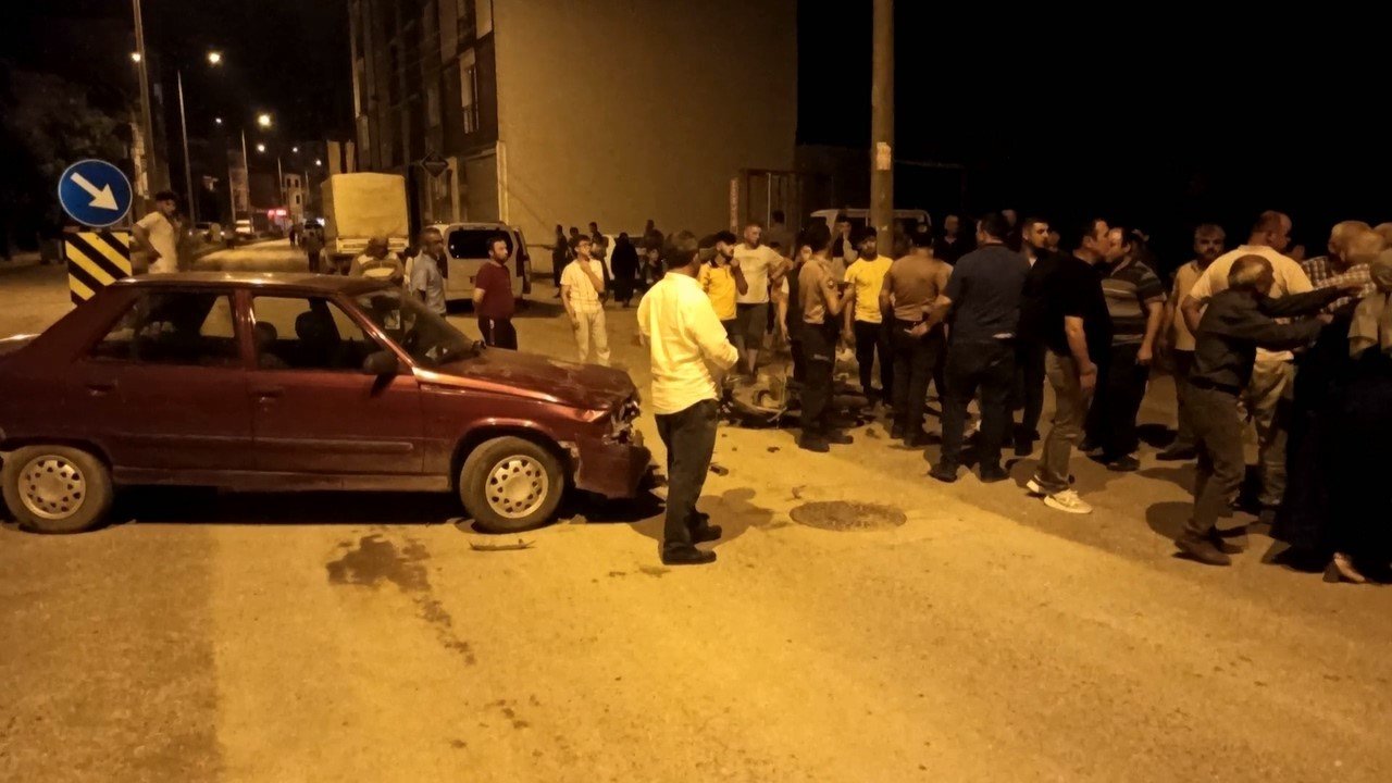 Otomobil ile motosiklet çarpıştı: 2 yaralı