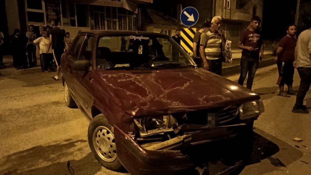 Otomobil ile motosiklet çarpıştı: 2 yaralı