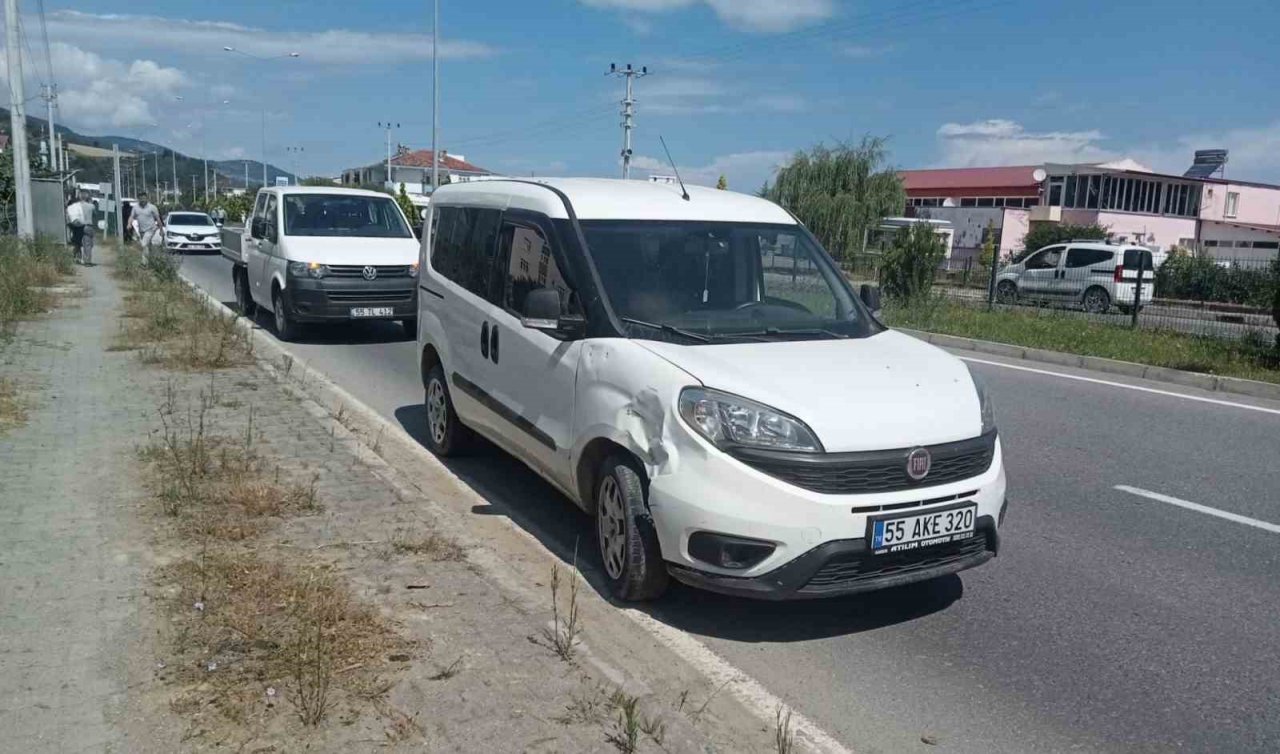 Hafif ticari araç ile elektrikli bisiklet çarpıştı: 1 yaralı