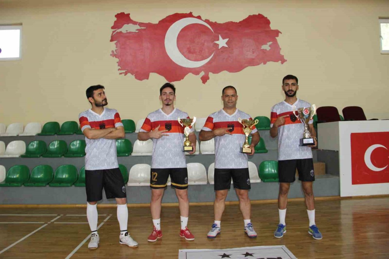 Solhan ayak tenisi takımı üçüncü kez Türkiye şampiyonu oldu