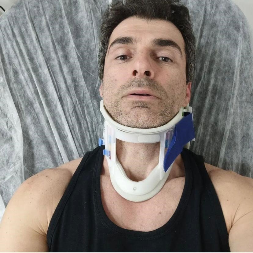 Ünlü oyuncu Özgür Özberk’e maganda şiddeti kamerada