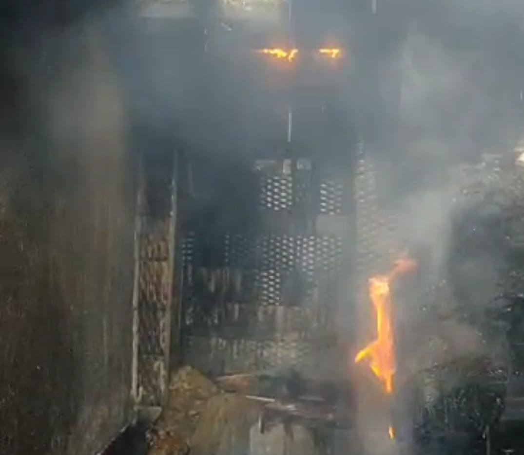 Tavşanlı’daki yangında bir ev kullanılamaz hale geldi