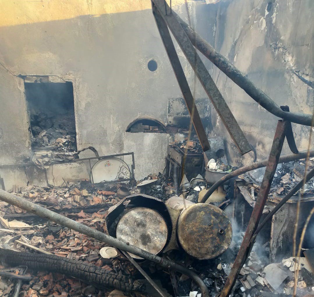 Tavşanlı’daki yangında bir ev kullanılamaz hale geldi