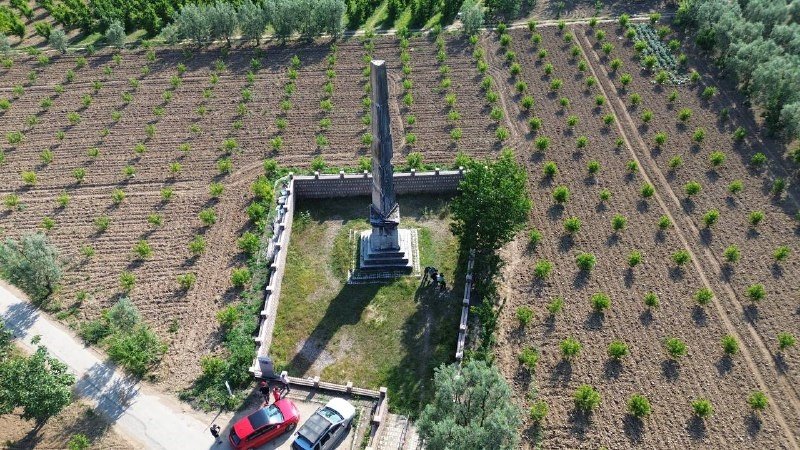 Şeftali bahçesinin tam ortasında 2 bin yıllık tarih