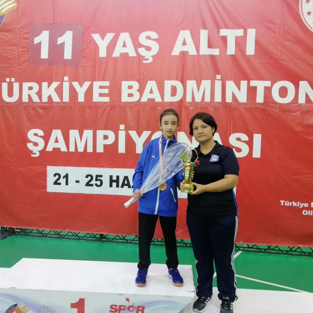 Yunusemreli Zeren badmintonda Türkiye üçüncüsü oldu