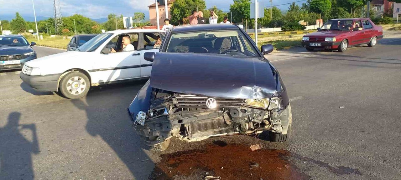 Işık ihlalinin olduğu kazada hamile kadın yaralandı