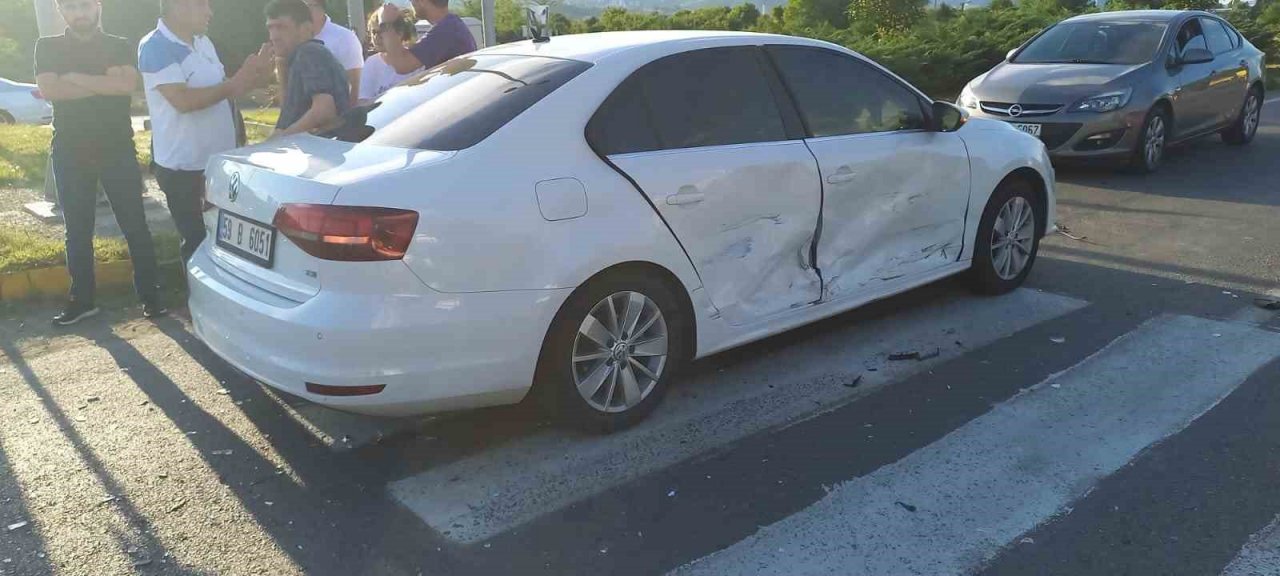 Işık ihlalinin olduğu kazada hamile kadın yaralandı