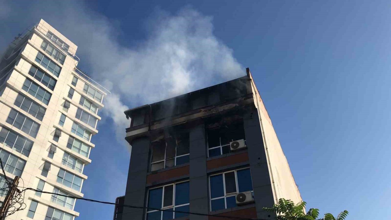 Bayram sabahına yangınla uyandılar