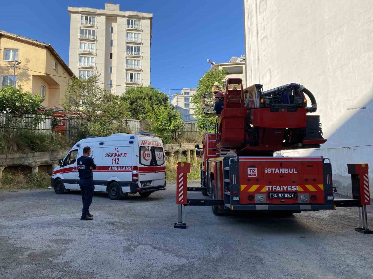 Bayram sabahına yangınla uyandılar