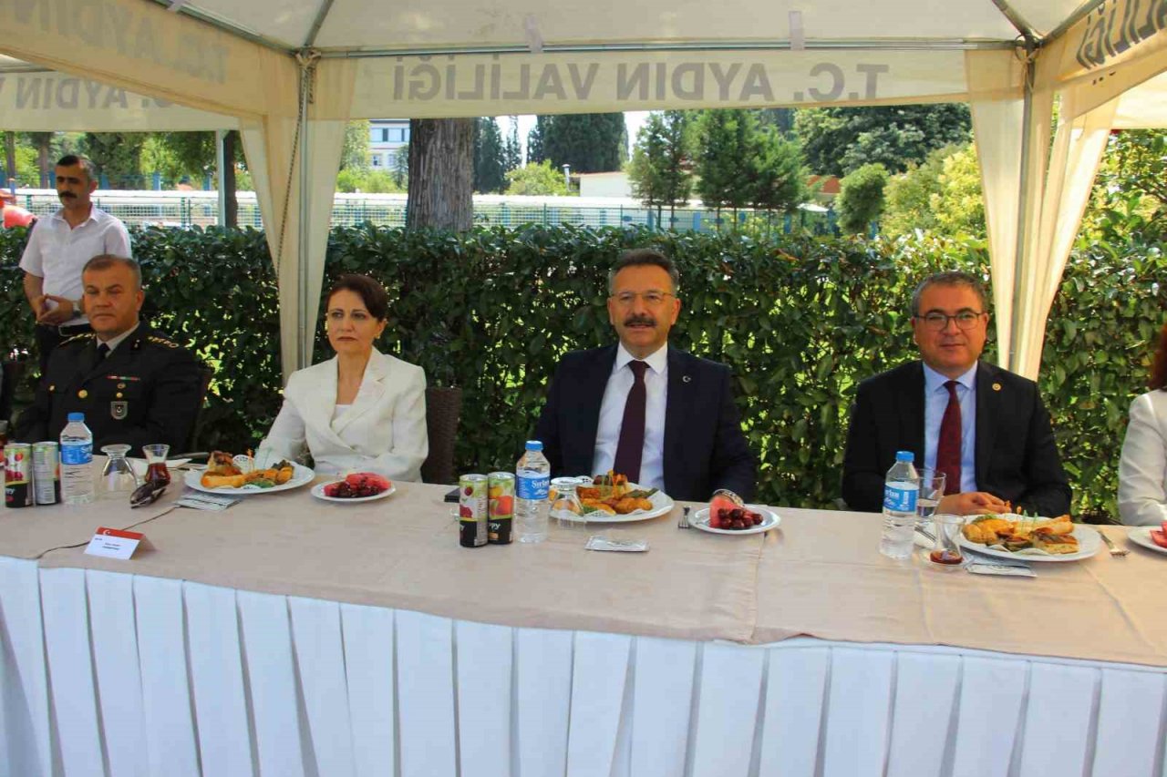 Aydın protokolü bayramlaştı