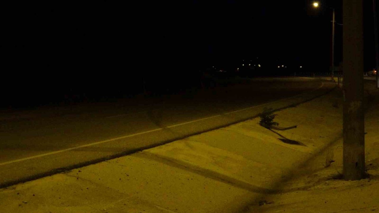 Burdur’da kontrolden çıkan araç takla atıp karşı şeride geçti: 1 ölü, 1 yaralı