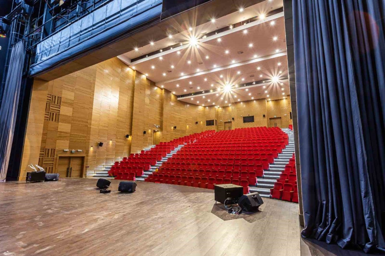 Mustafakemalpaşa’da hizmete girdi... Kültür, sanat ve spor tek merkezde