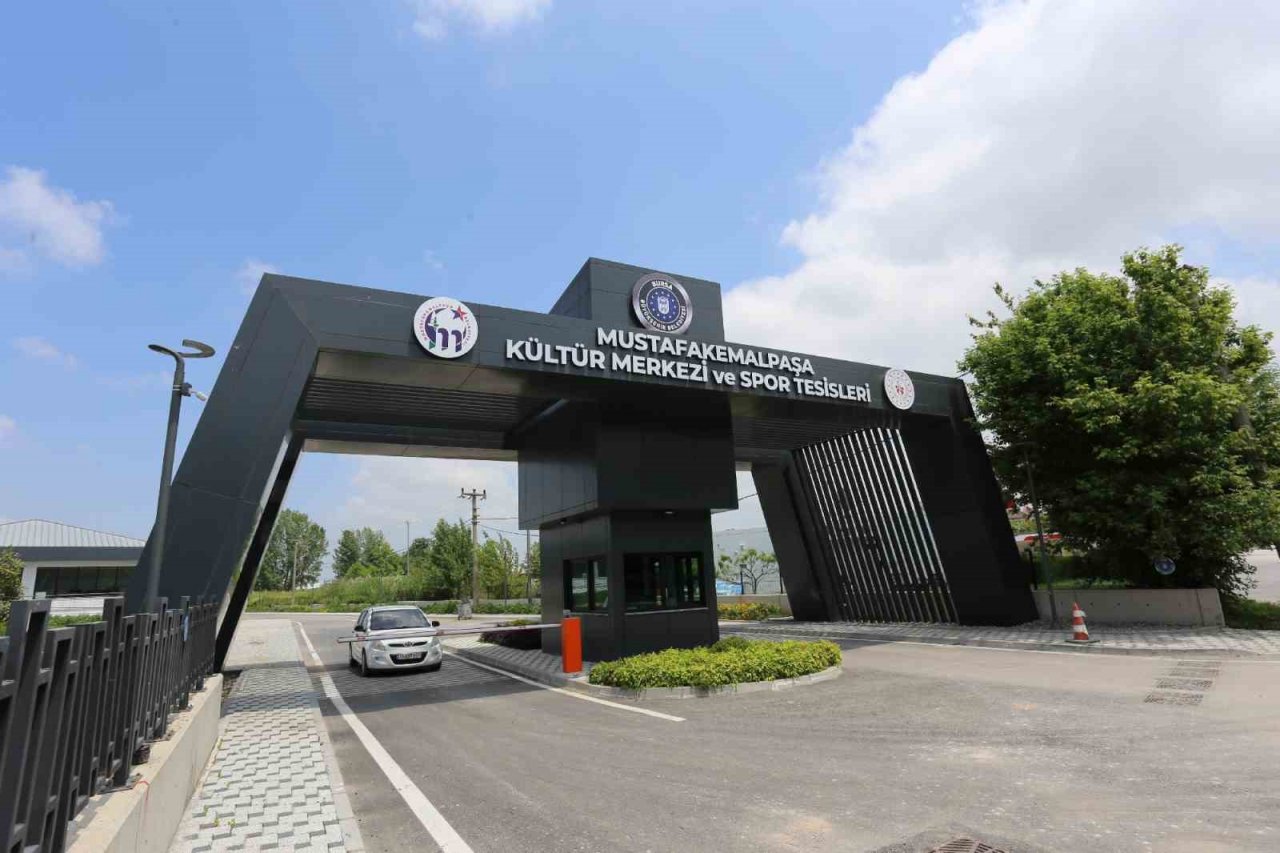 Mustafakemalpaşa’da hizmete girdi... Kültür, sanat ve spor tek merkezde
