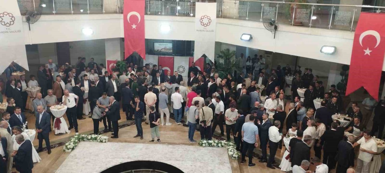 Bakan Işıkhan, Mardin’de vatandaşlarla bayramlaştı