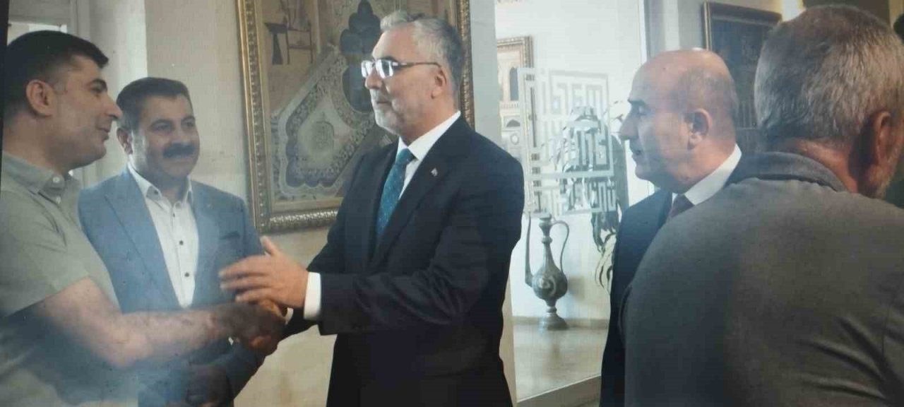 Bakan Işıkhan, Mardin’de vatandaşlarla bayramlaştı