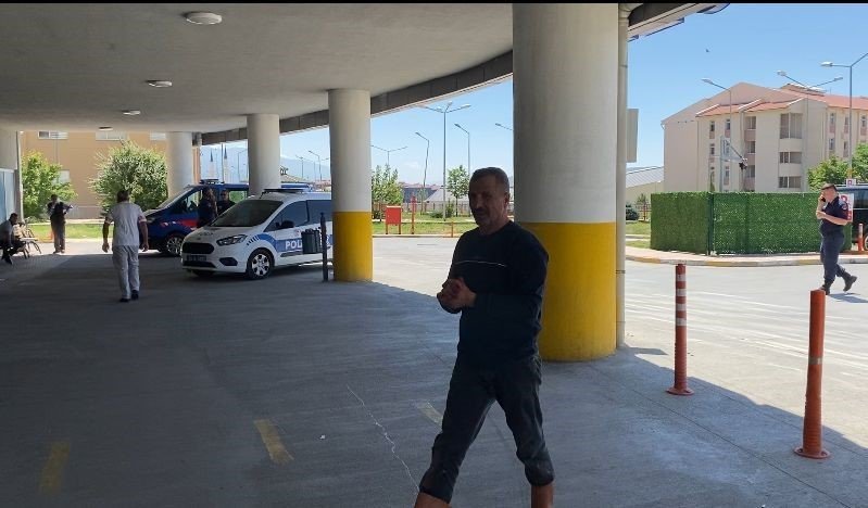 Erzincan’da acemi kasaplar hastanenin yolunu tuttu