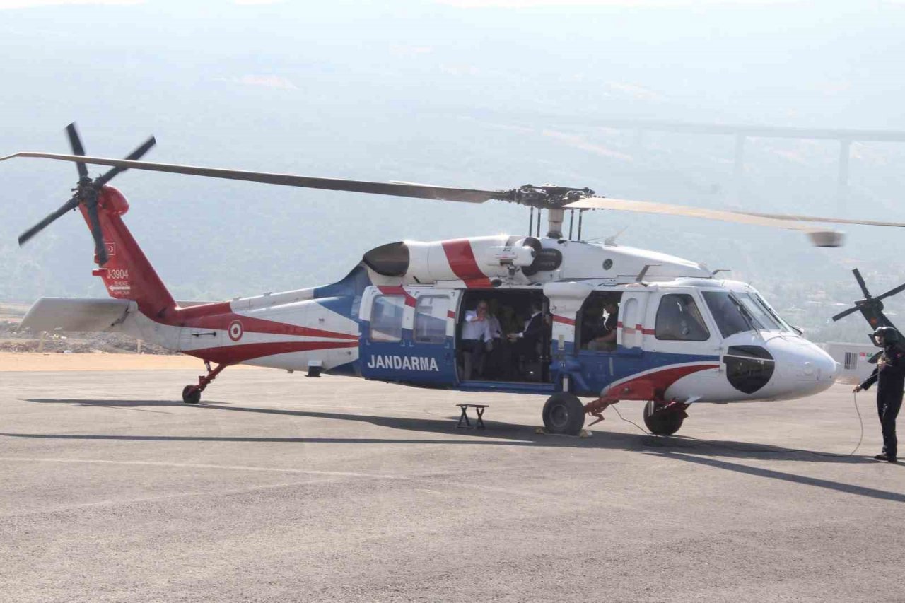 İçişleri Bakanı Ali Yerlikaya İslahiye’de depremzedelerle buluştu