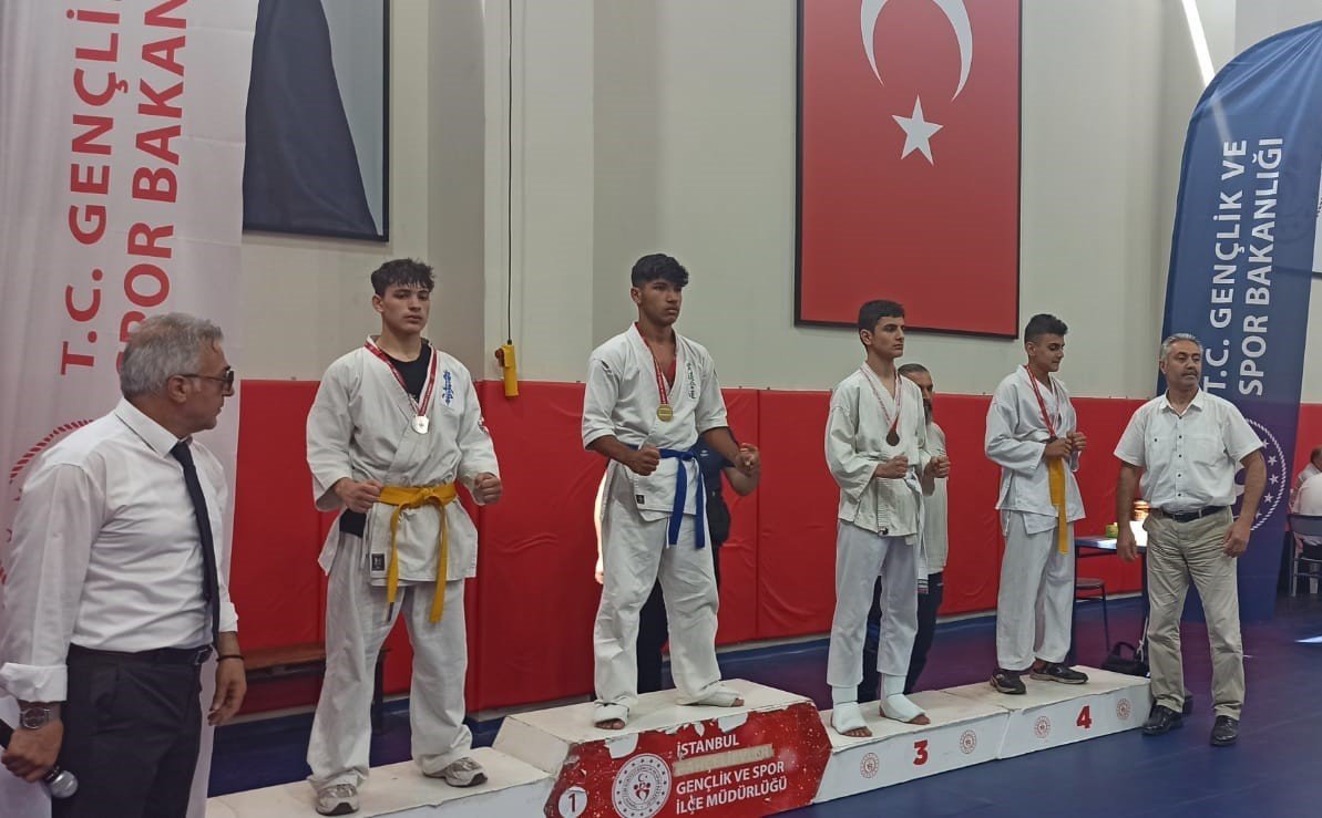 Derincespor İstanbul’dan madalyalarla döndü