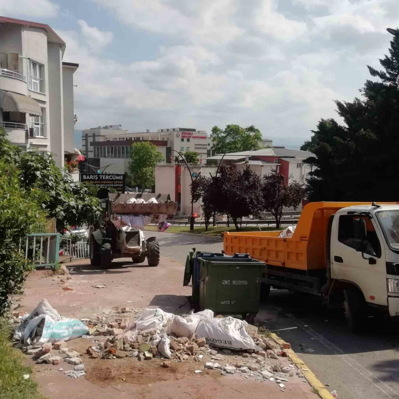 İzmit Belediyesi, iki günde 2 bin tondan fazla çöp toplayarak rekor kırdı