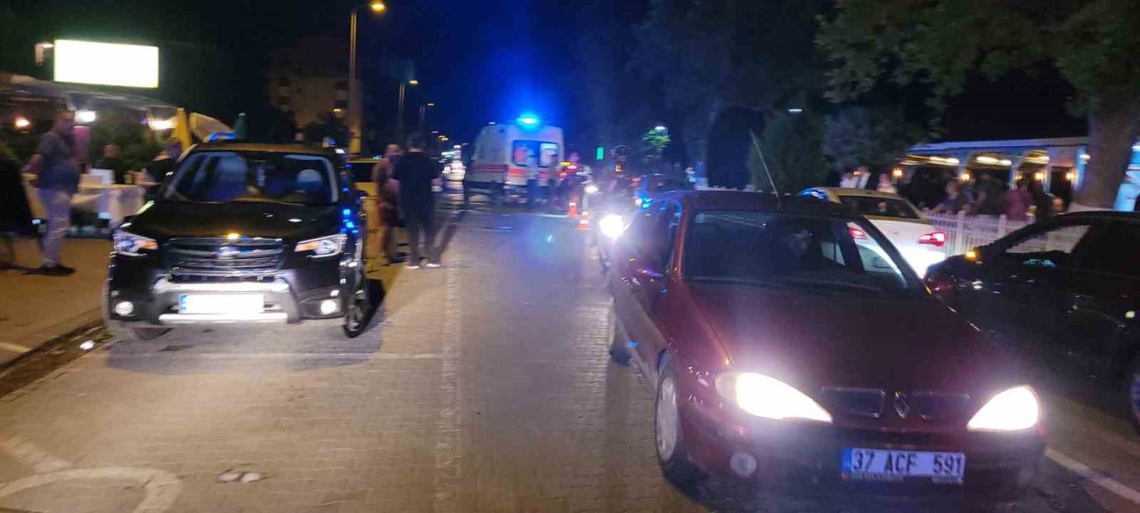 Motosiklet köpeğe çarptı: 2 yaralı