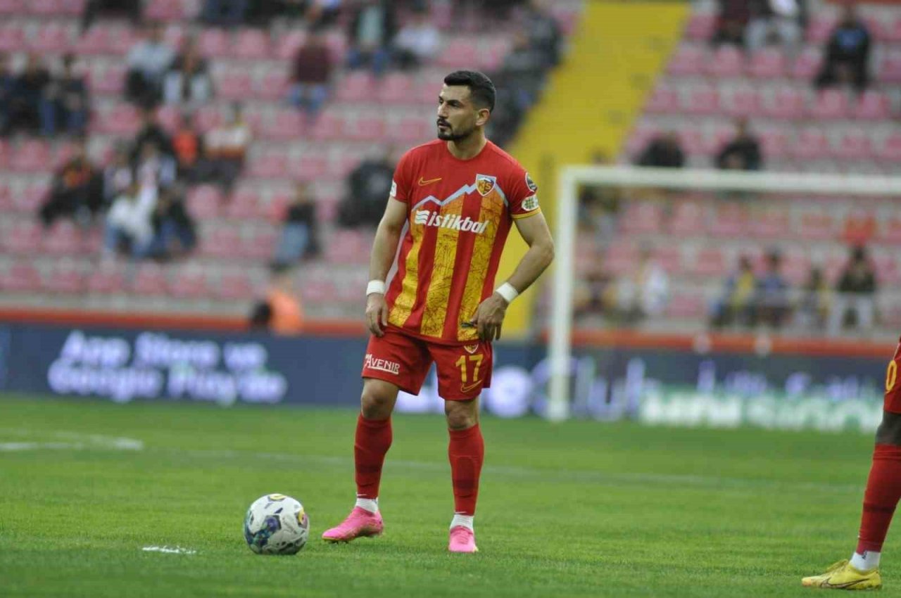 Kayserispor’da Emrah Başsan ayrıldı