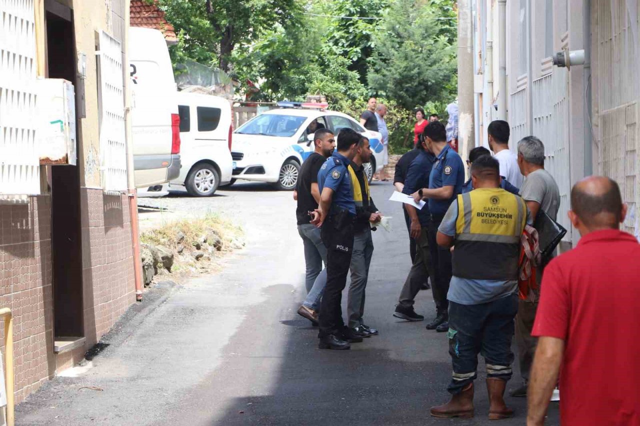 Kafasına tabancayla ateş ederek intihar etti