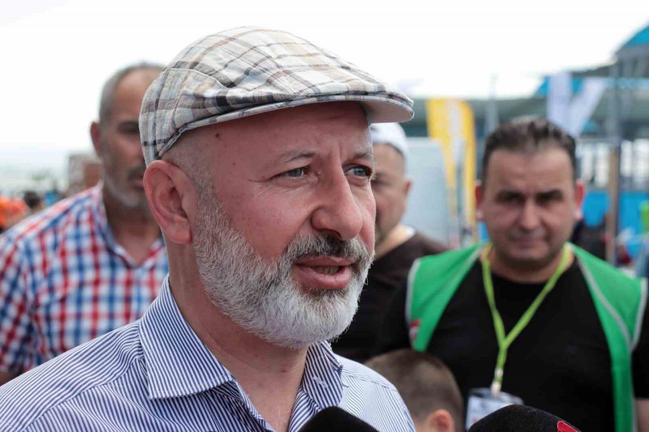 Çolakbayrakdar, kurban kesim ve satış yerini ziyaret etti