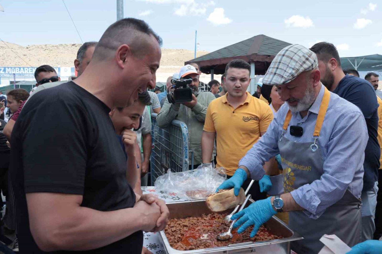 Çolakbayrakdar, kurban kesim ve satış yerini ziyaret etti