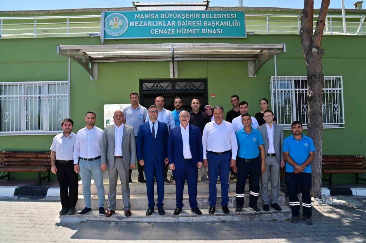 Başkan Ergün, görev başındaki personelle bayramlaştı