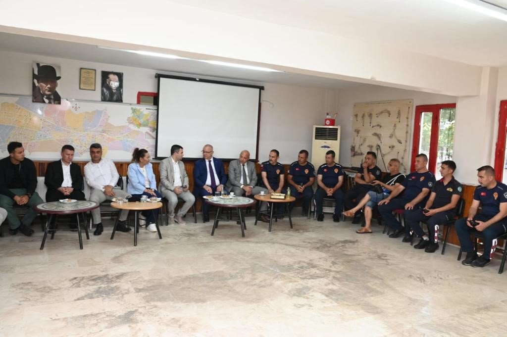 Başkan Ergün, görev başındaki personelle bayramlaştı