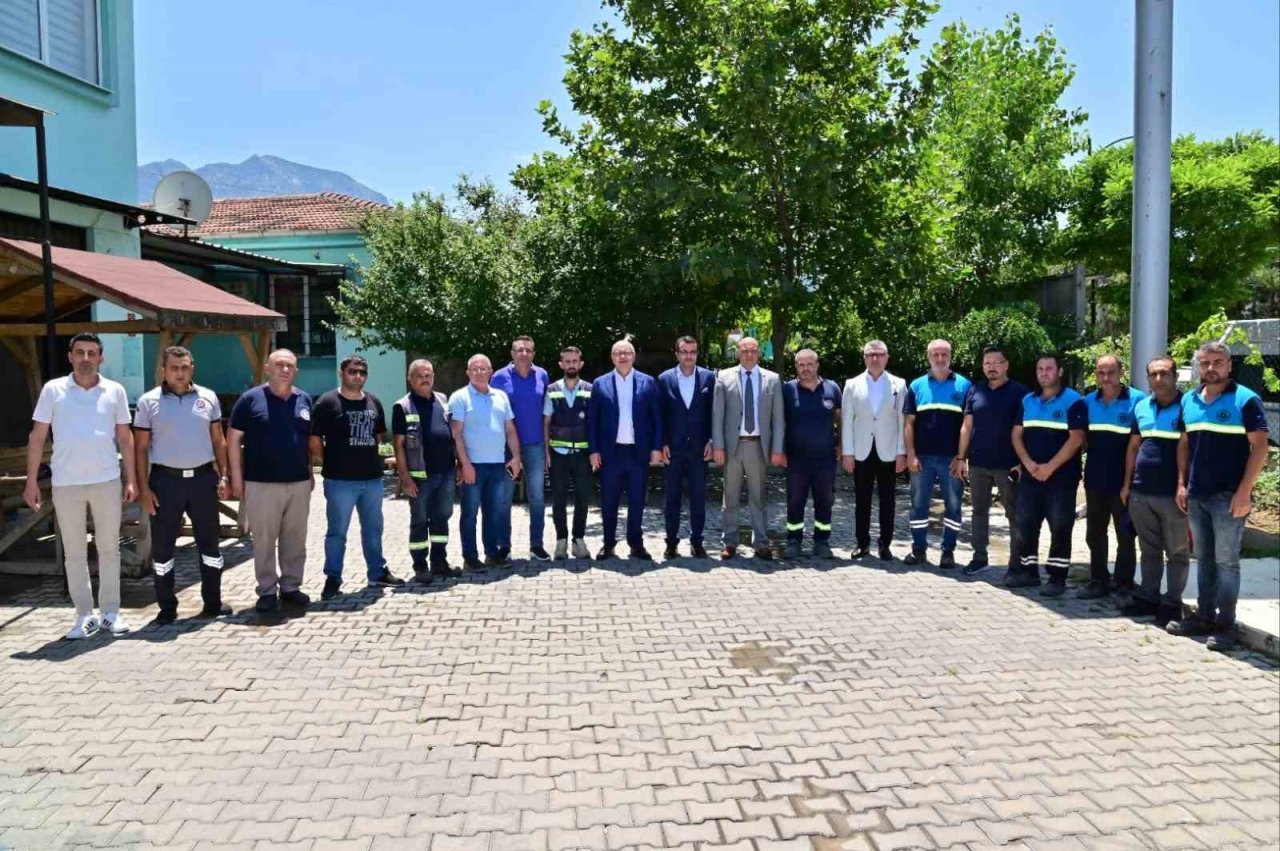 Başkan Ergün, görev başındaki personelle bayramlaştı