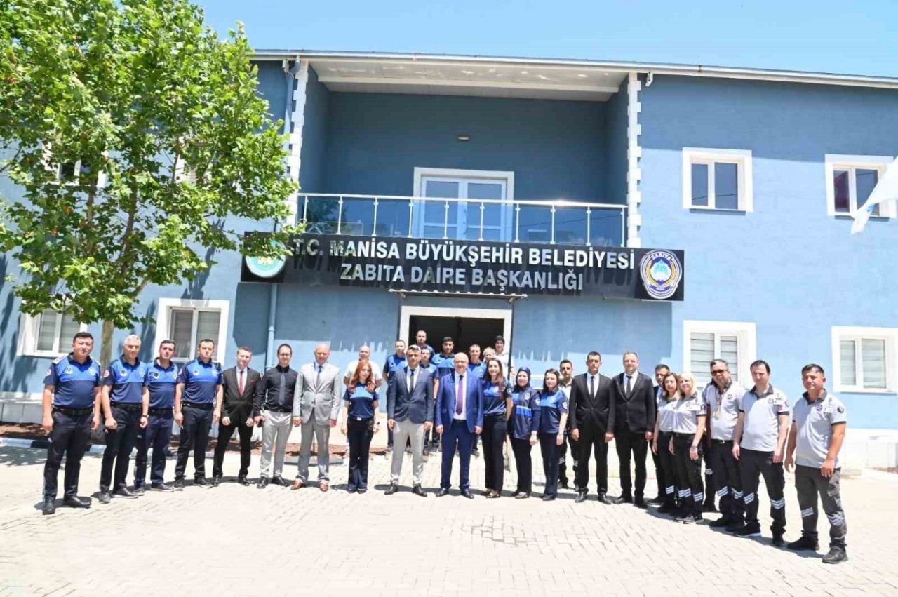 Başkan Ergün, görev başındaki personelle bayramlaştı