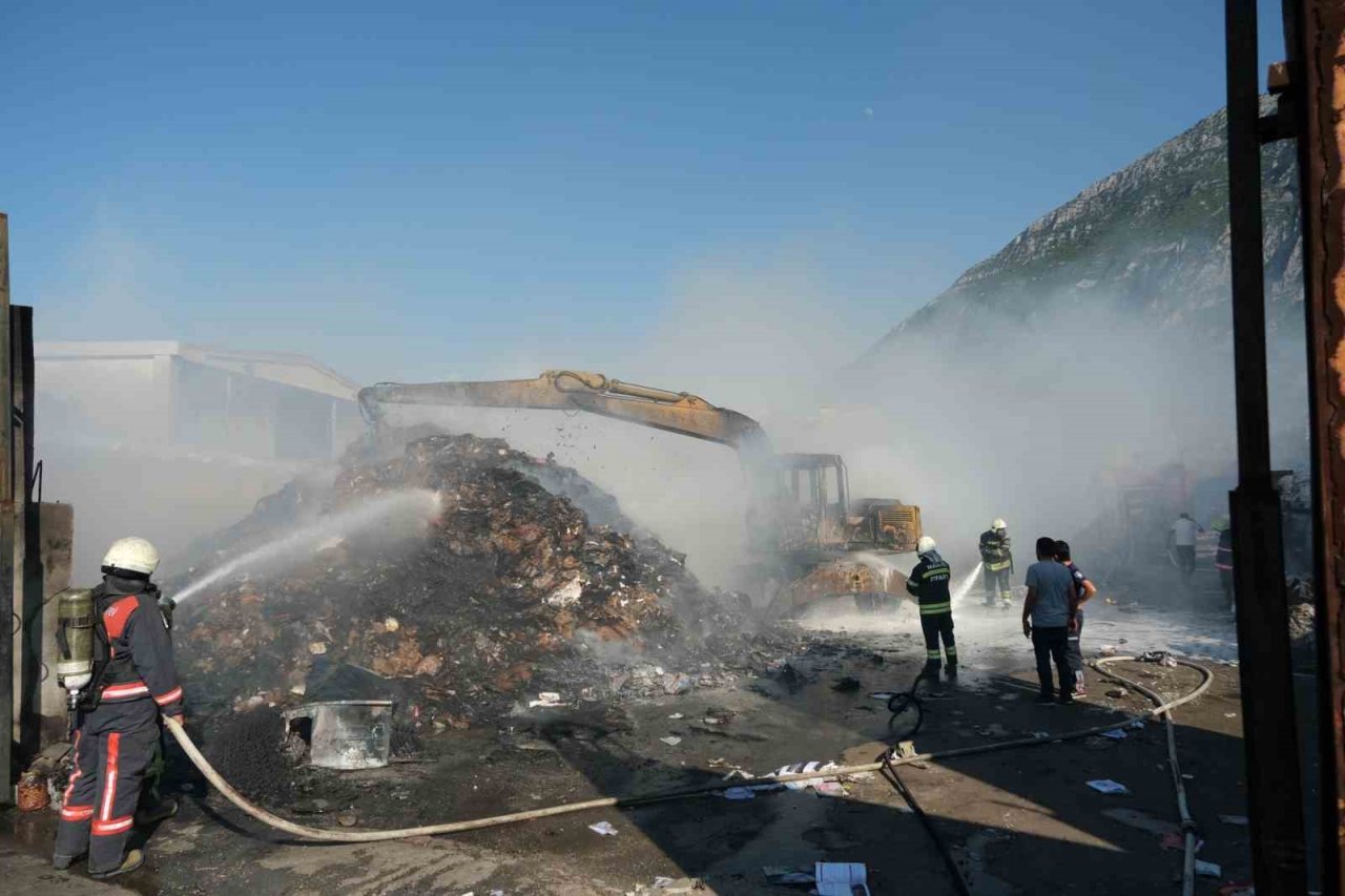 Hurdalıkta çıkan yangın korkuttu