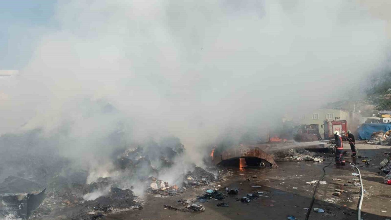 Hurdalıkta çıkan yangın korkuttu