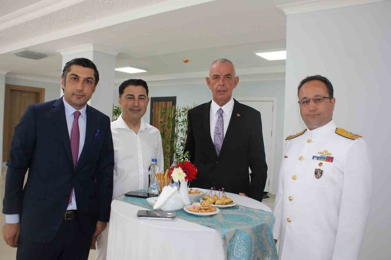 Marmaris Kaymakamı Aksoy, ilçe protokolü ile bayramlaştı