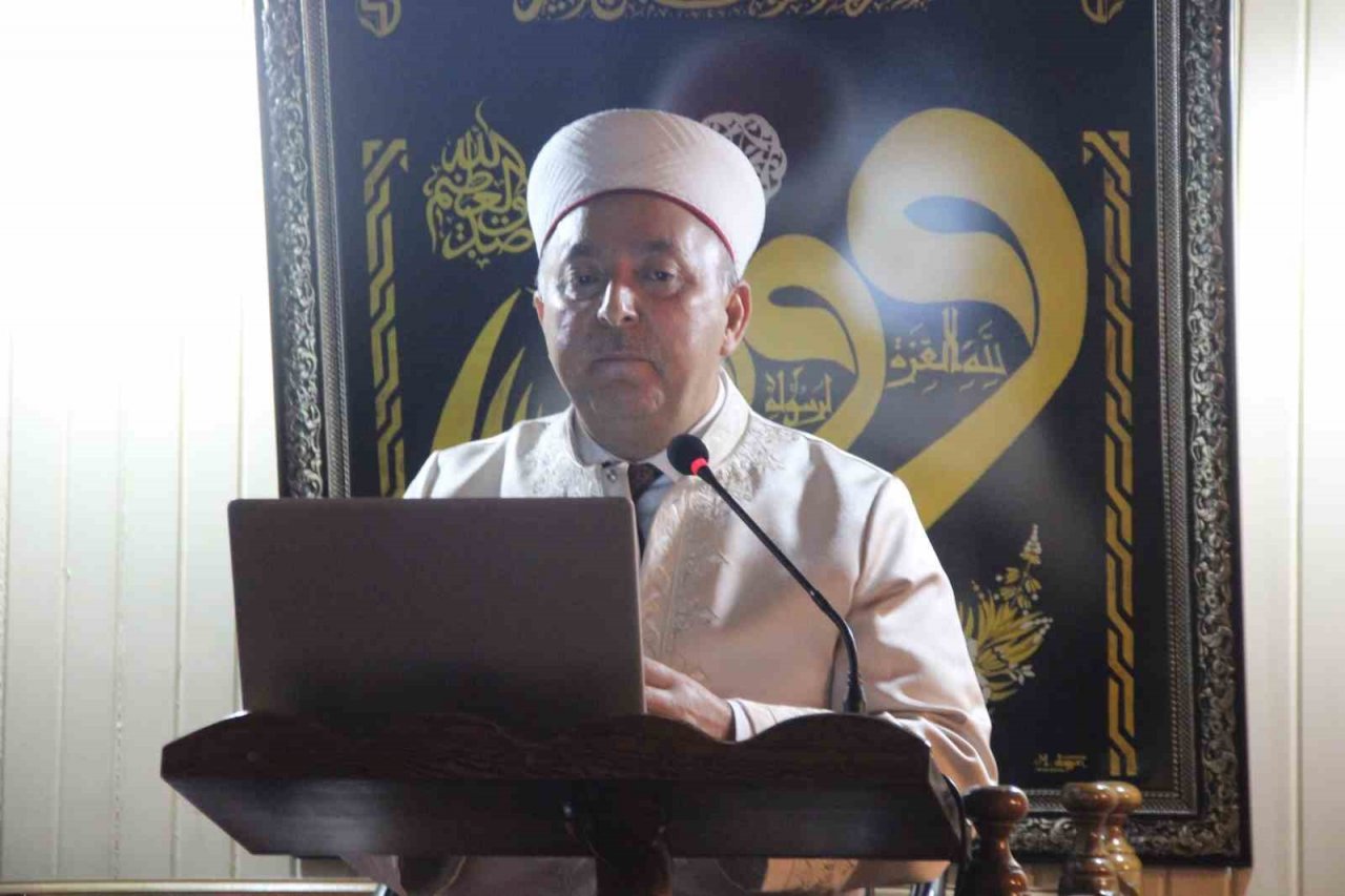 830 yıllık camide Kurban Bayramı namazı kılındı