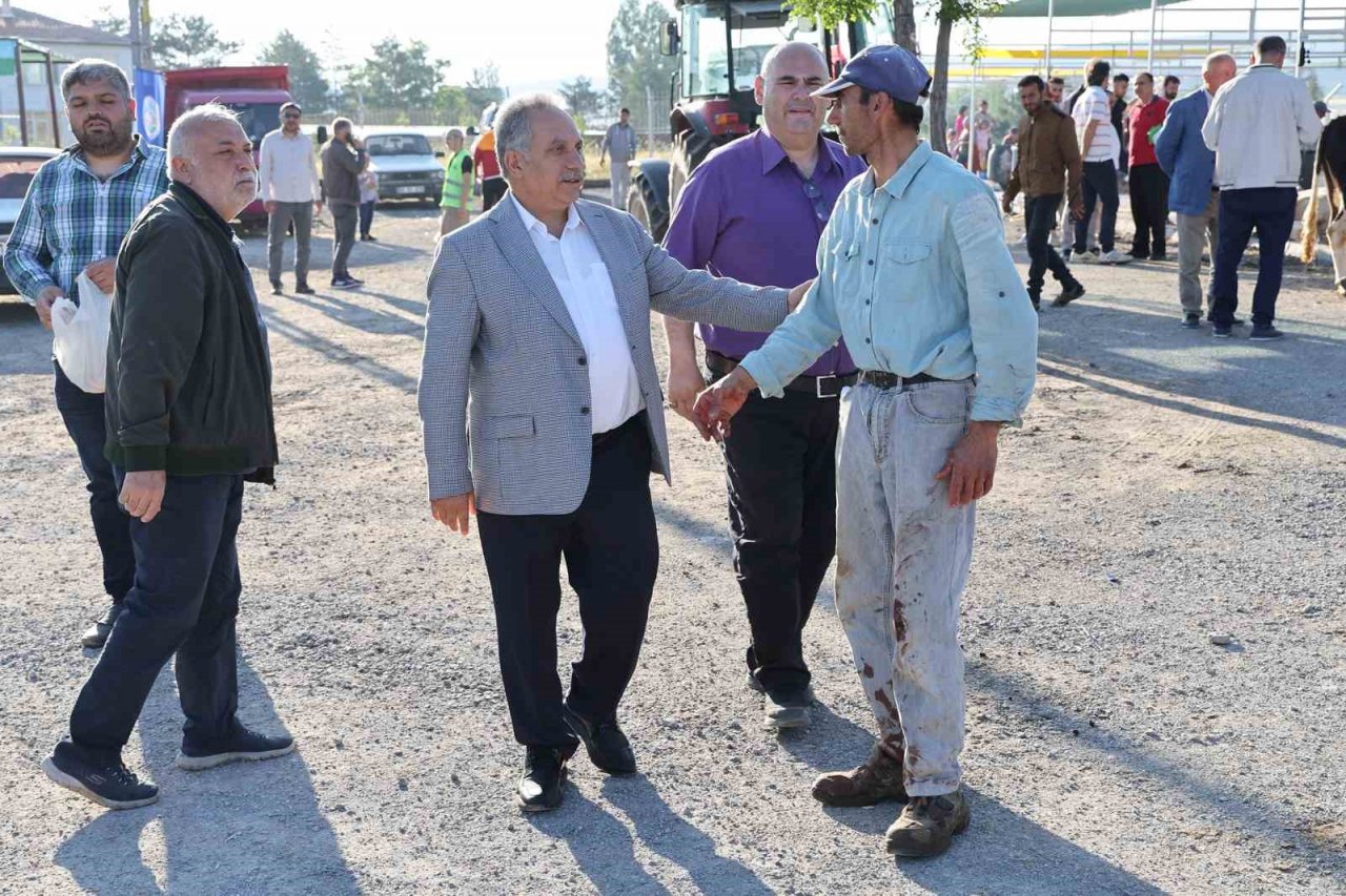 Başkan Yalçın, vatandaşın bayram sevincine ortak oldu