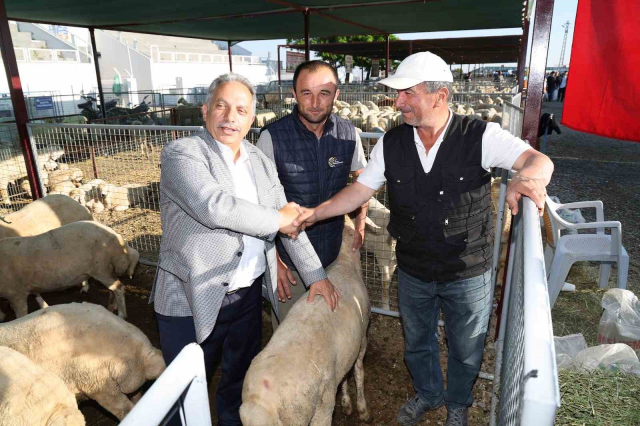 Başkan Yalçın, vatandaşın bayram sevincine ortak oldu