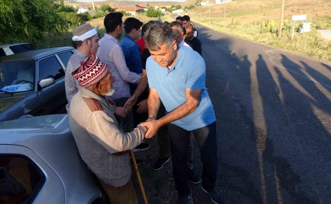 Bu köyde yarım asırdır toplu bayramlaşma geleneği sürdürülüyor