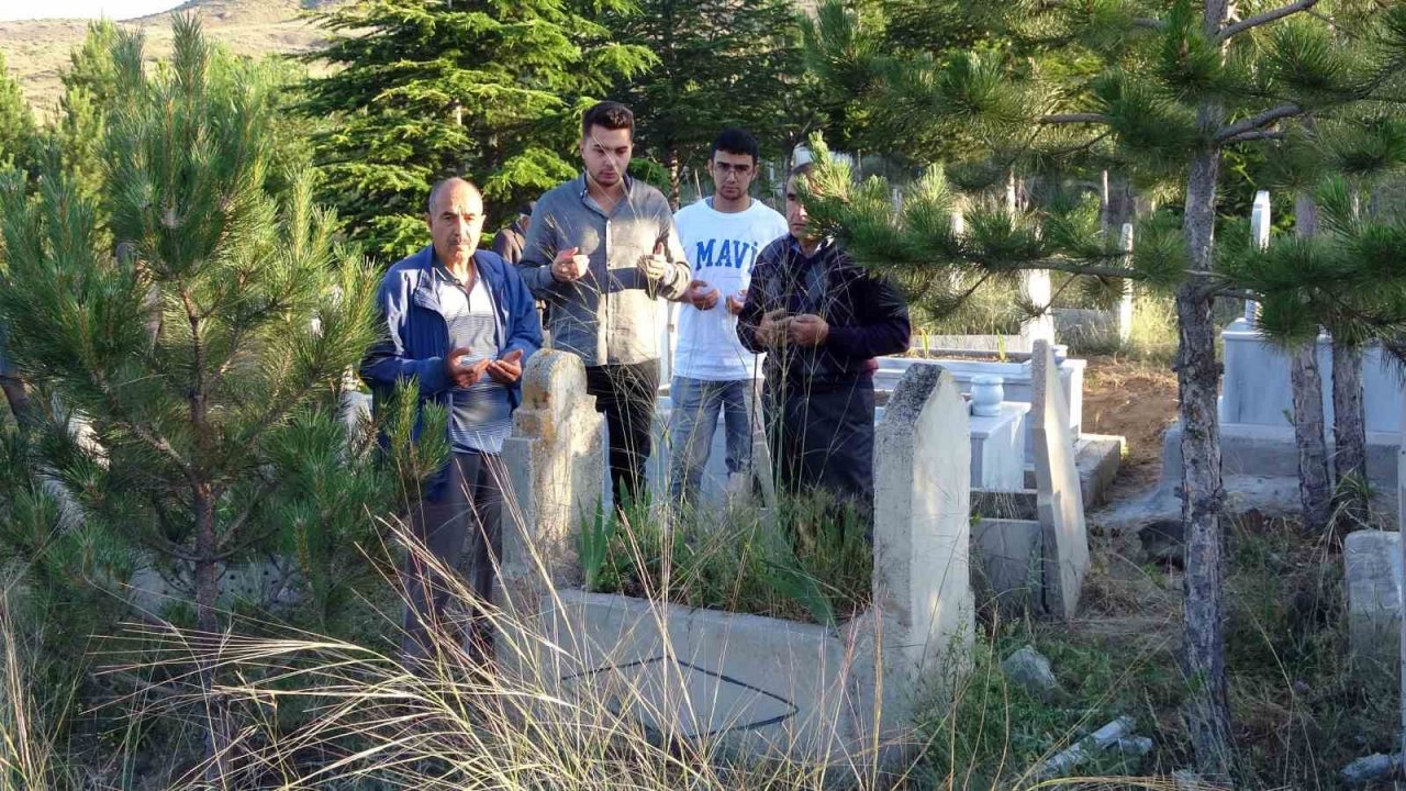 Bu köyde yarım asırdır toplu bayramlaşma geleneği sürdürülüyor