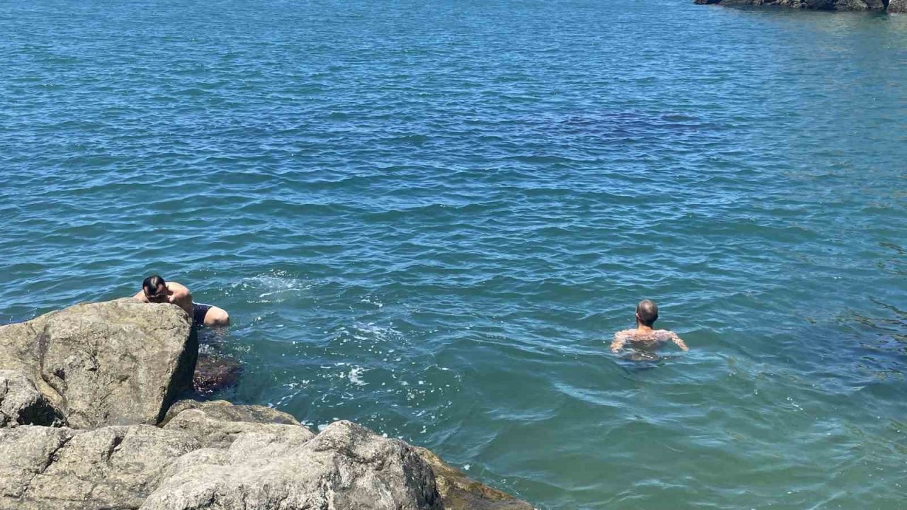 Bayramı denize girerek geçirdiler