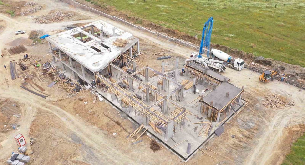 70 bin metrekare alanda inşa edilen Çayırova Millet Bahçesi bölgeye değer katacak