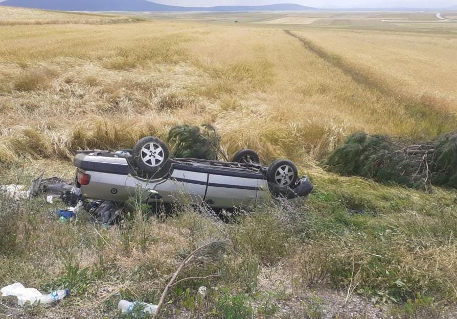 Evli çift kazada ölümden döndü