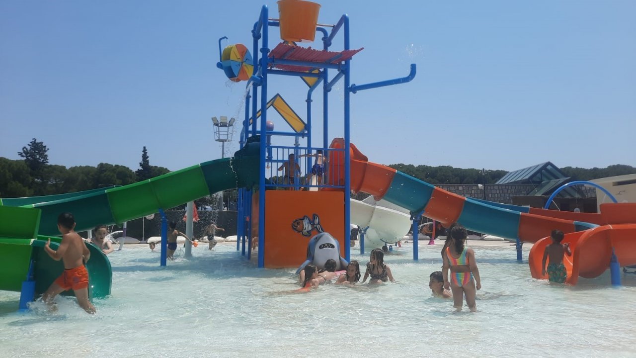 Büyükşehir Aquaparkı, bayramda da yoğun ilgi gördü