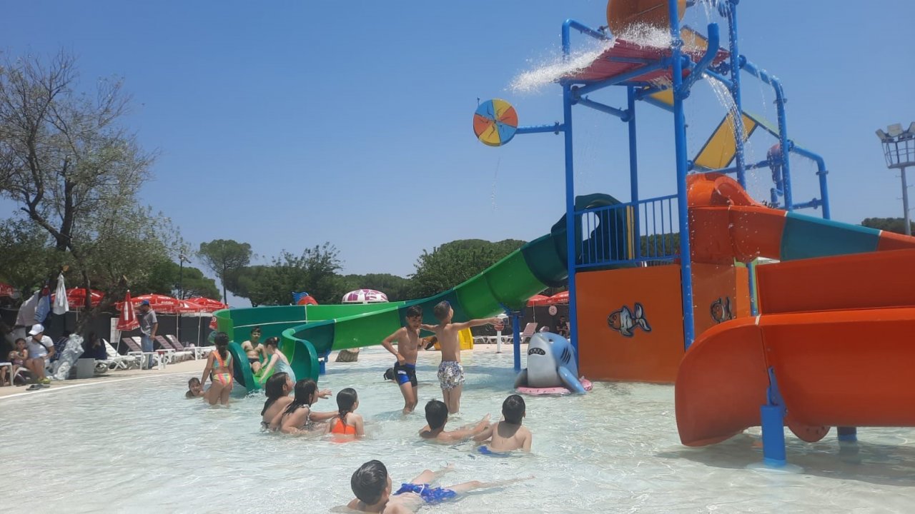 Büyükşehir Aquaparkı, bayramda da yoğun ilgi gördü