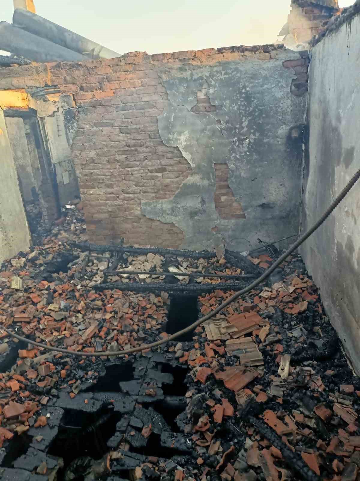 Ocakta unutulan kızartma yağı yangın çıkarttı