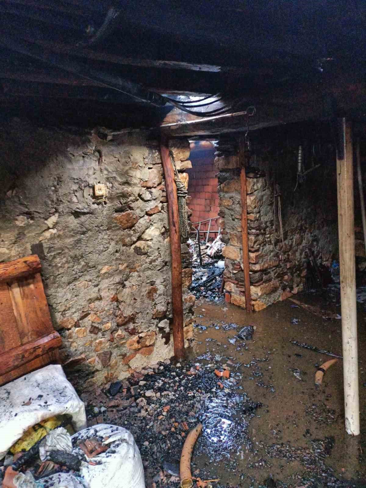 Ocakta unutulan kızartma yağı yangın çıkarttı