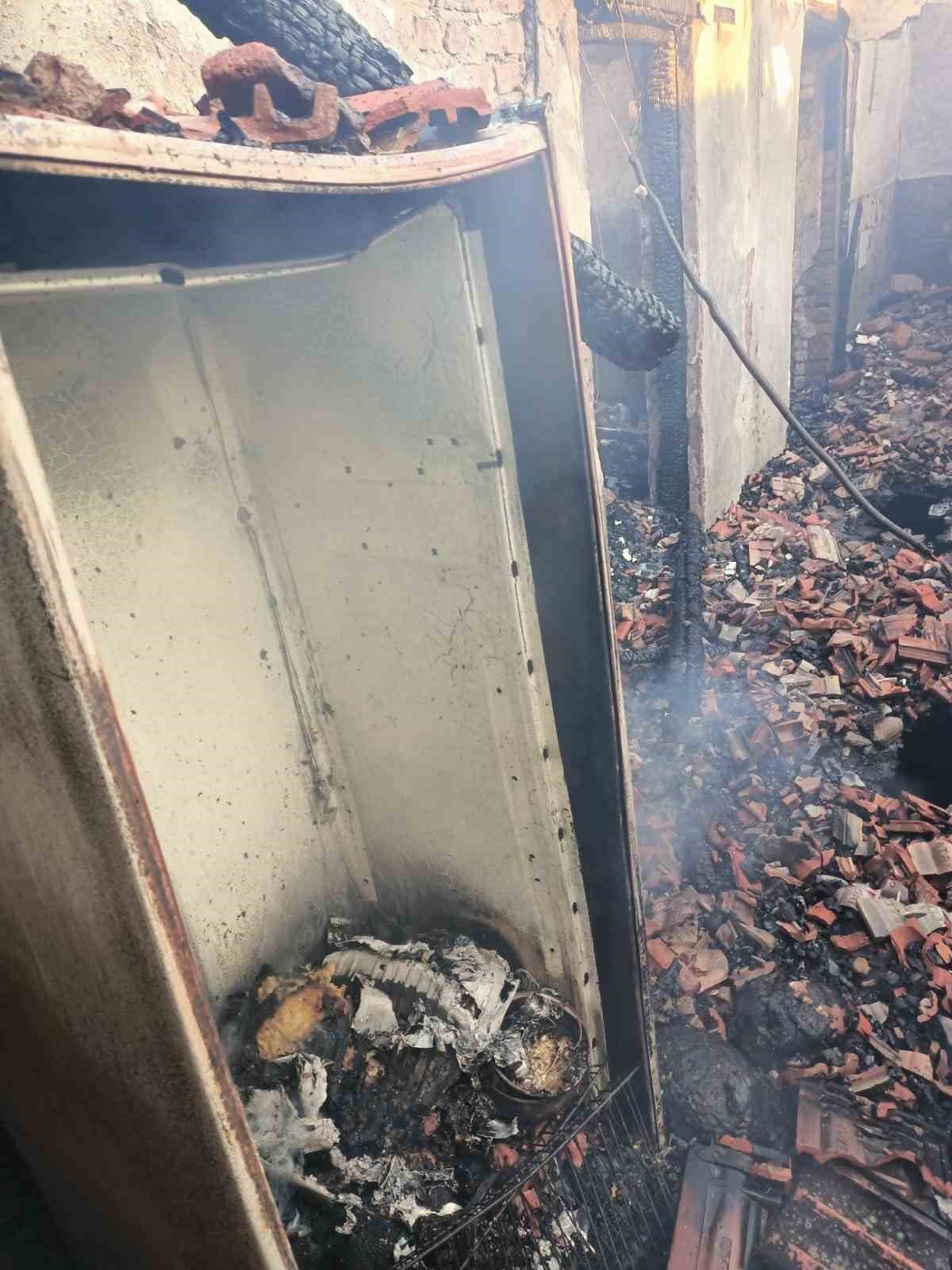 Ocakta unutulan kızartma yağı yangın çıkarttı